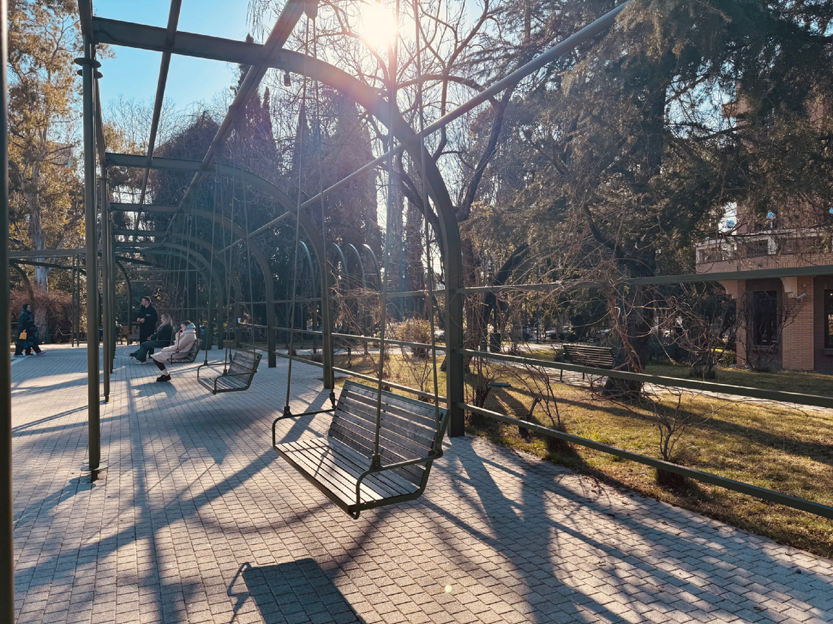 Сквер рядом с памятником Николаю Островскому, г. Сочи