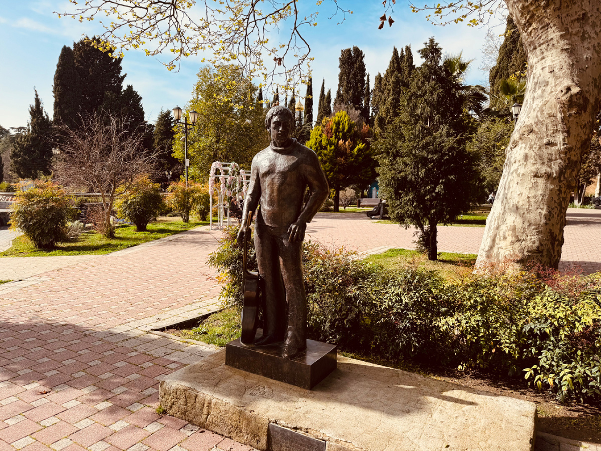 Бронзовый монумент Владимиру Высоцкому, г. Сочи