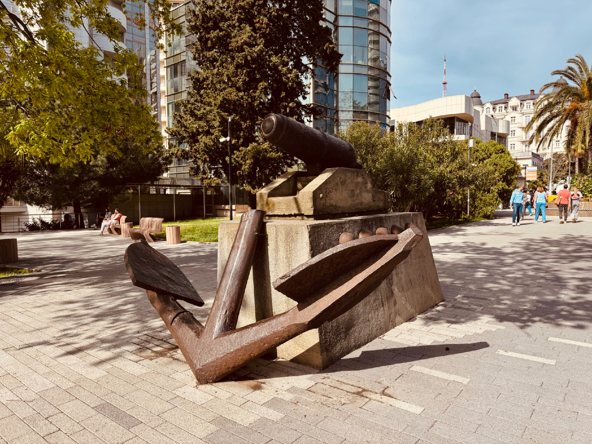 Памятник «Якорь и пушка», г. Сочи