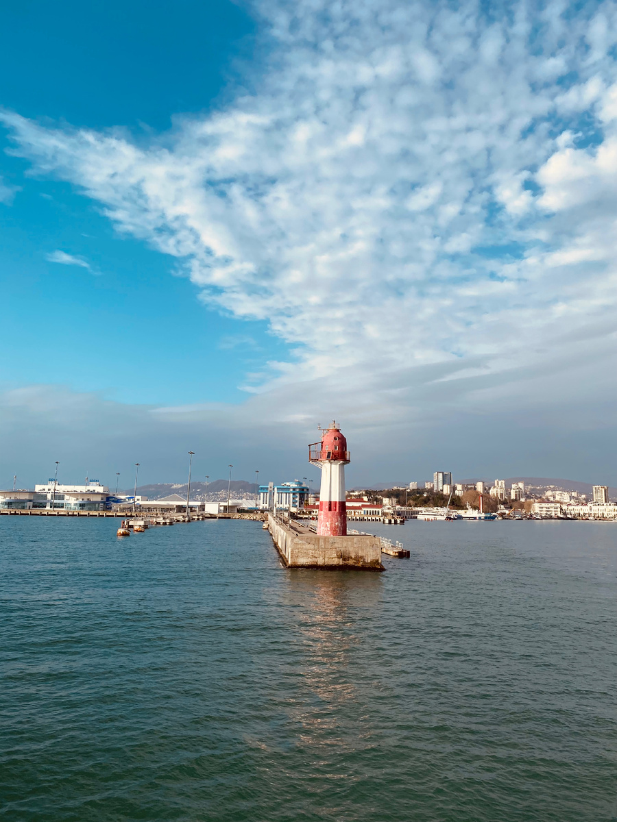 Маяк, вид на г. Сочи с моря Маяк, вид на г. Сочи с моря