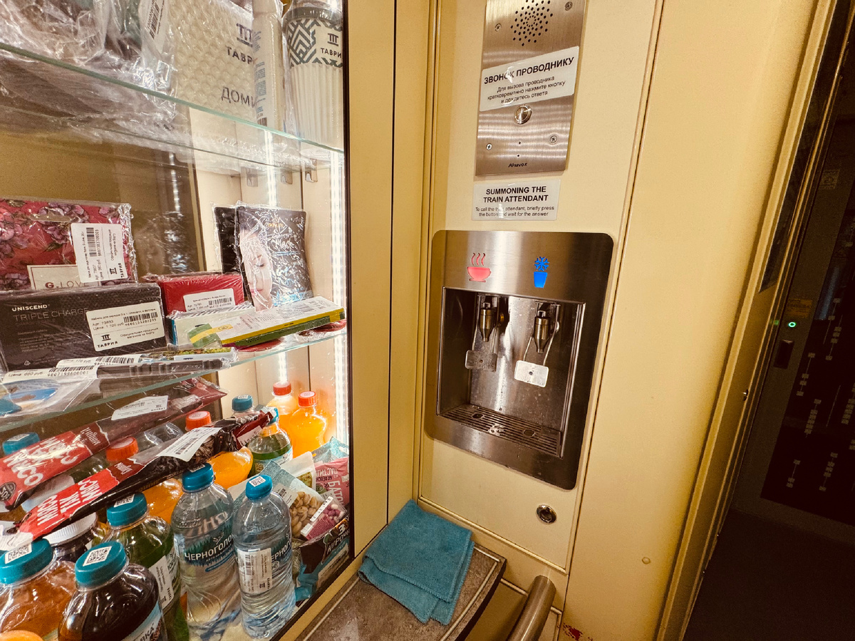 Кулер с водой