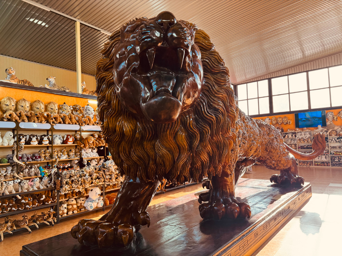 Скульптура «Царь-лев», Парк львов «Тайган», Крым, г. Белогорск