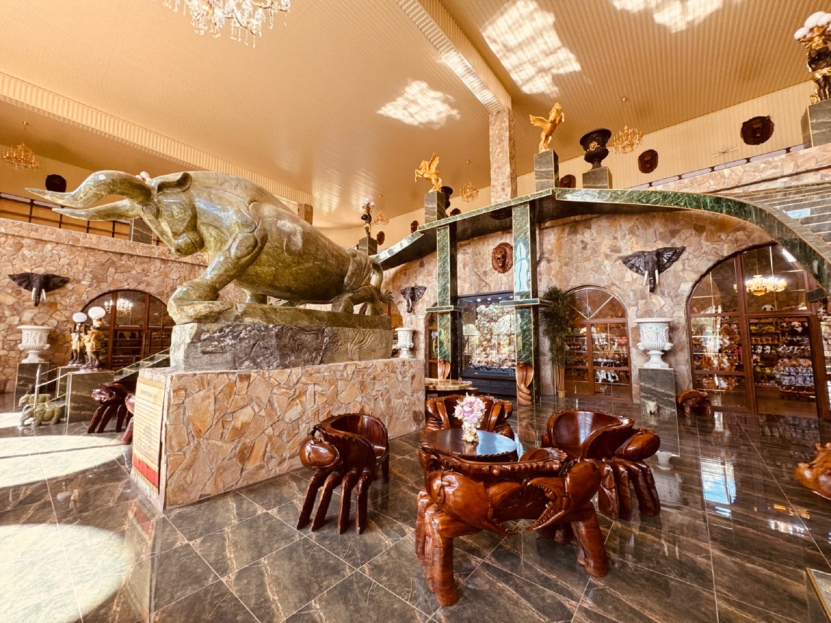 Золотой зал, Парк львов «Тайган», Крым, г. Белогорск