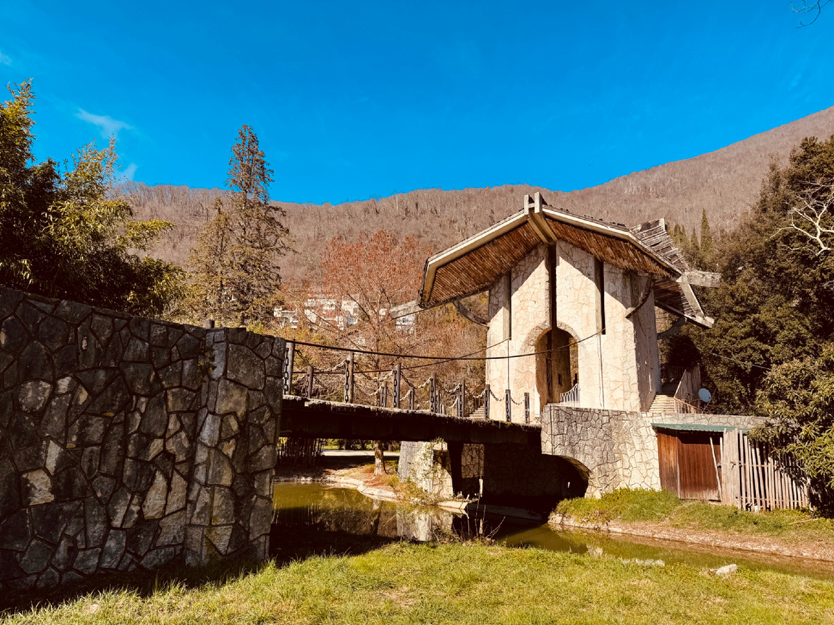 Канатная дорога в Приморском парке, г. Гагра, Абхазия Канатная дорога в Приморском парке, г. Гагра, Абхазия